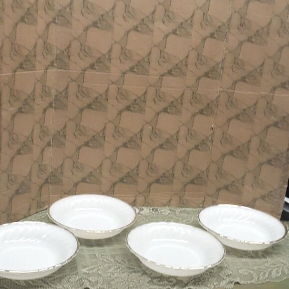 4 pc. Anchor Hocking Suburbia Fire King Swirl  Salad Bowls with Gold  Trim - Picture 2 of 10